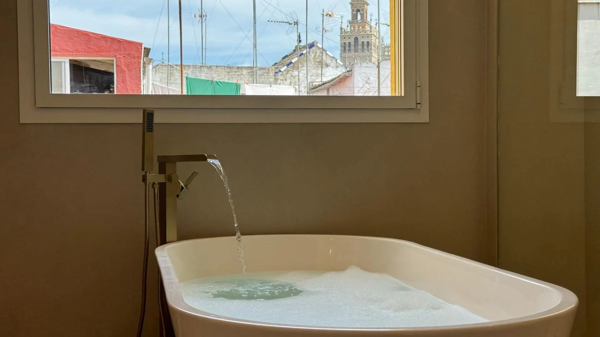 Luxury Cathedral Views In Seville Apartment