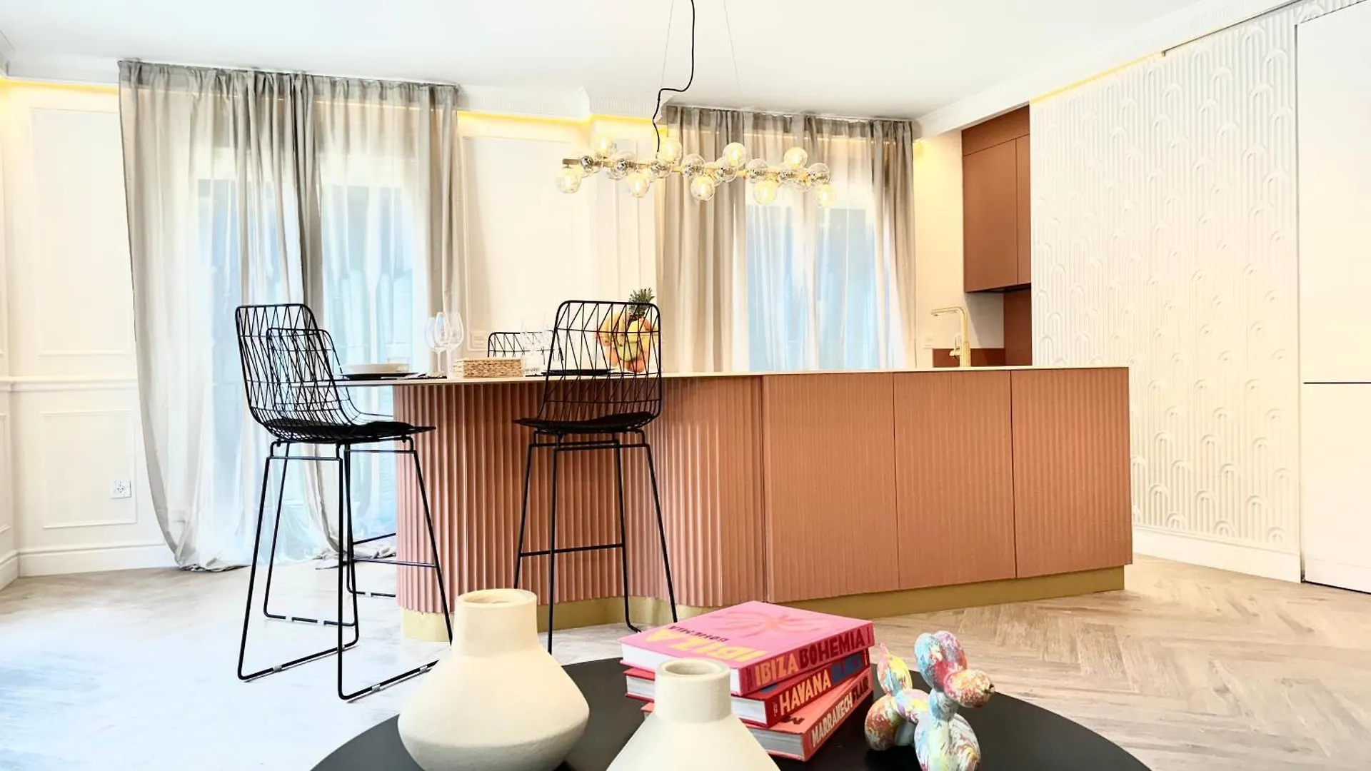 Luxury Cathedral Views In Seville Apartment