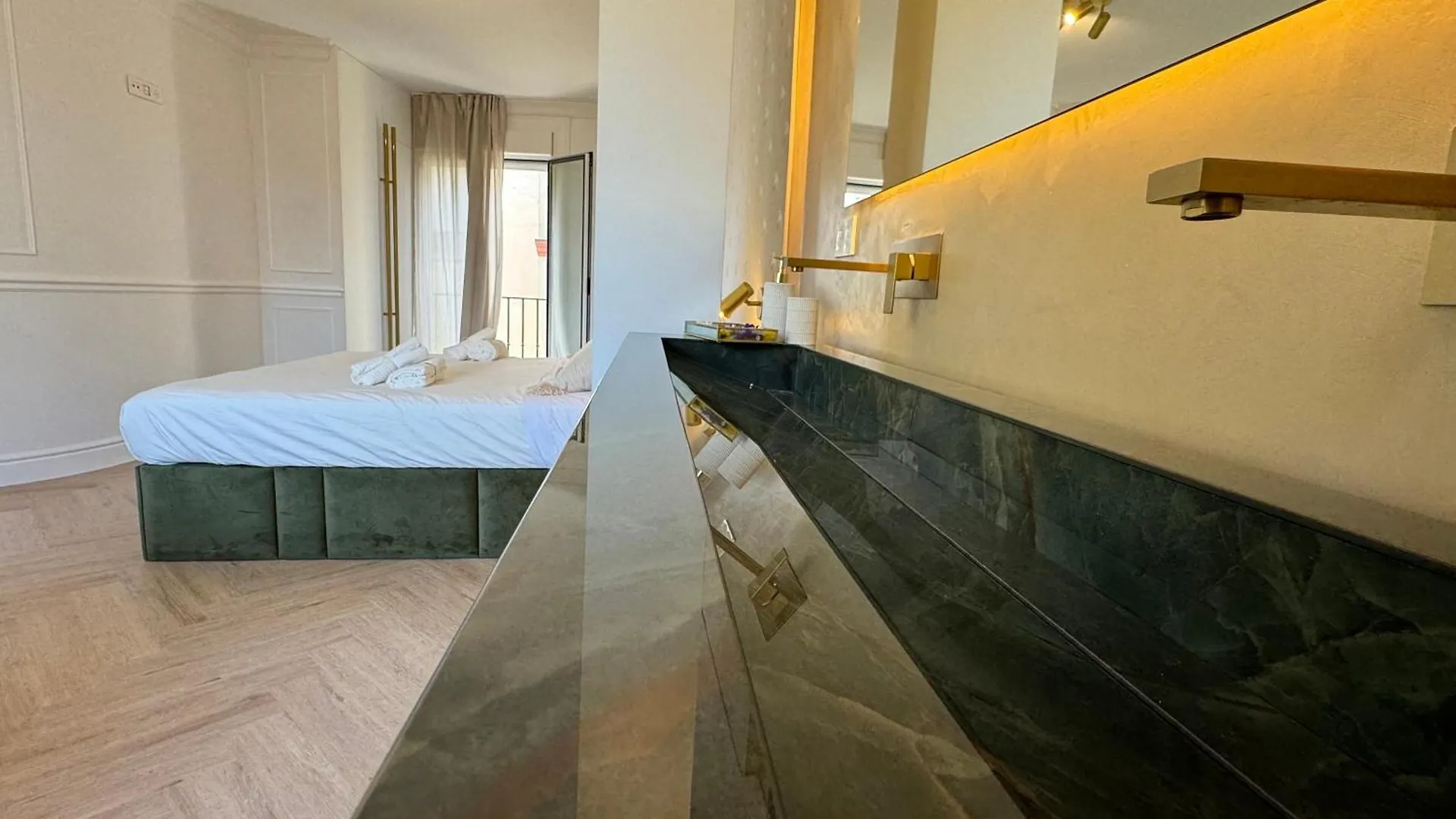 Luxury Cathedral Views In Севилья Испания